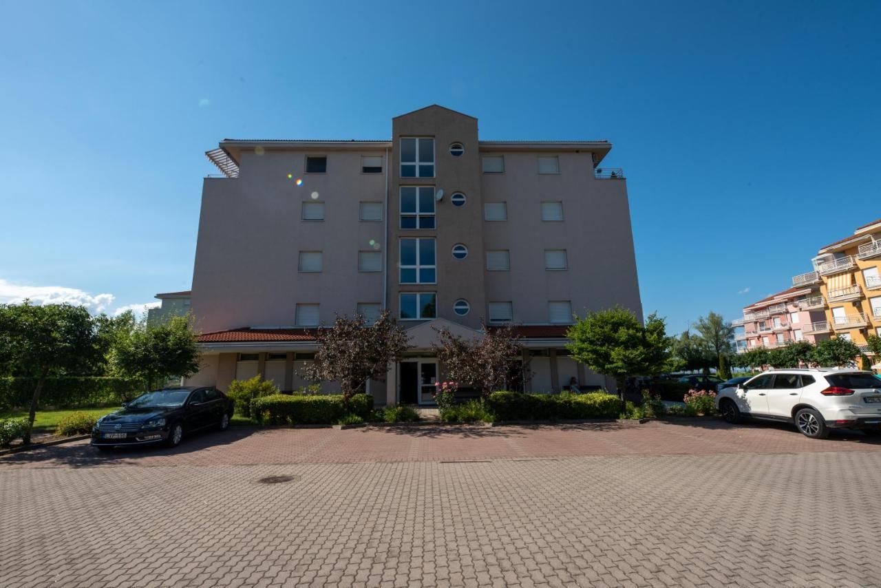 Lakeside Family Apartment Siófok Exteriör bild